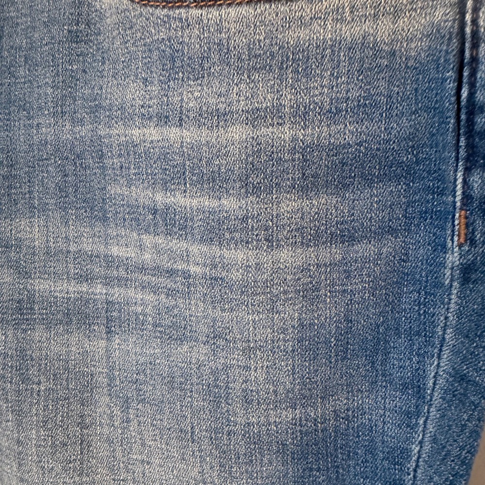 Chicos So Slimming Girlfriend Flare Jeans (0.5P/6P) Clean Denim Staple Piece - Picture 4 of 15